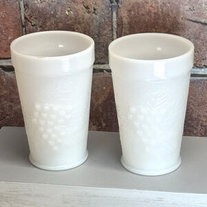 Set of 2 Vintage Milk Glass Tumblers Cups Grape Leaf Harvest Anchor‎ Hocking